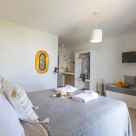 Cezaria Naxos 3*