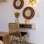 Cezaria Naxos Πλάκα